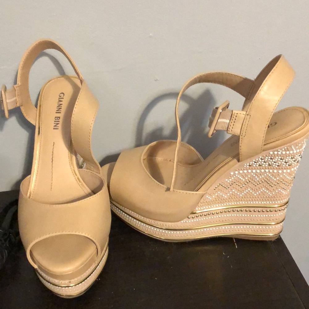Nude Gianni Bini wedges